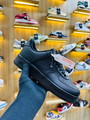 Master Copy: Nike Air Force 1 Low Black – Timeless Style and Versatility