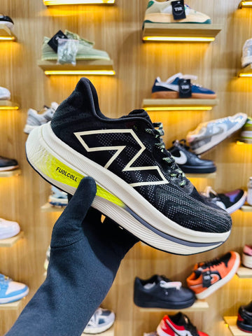 Master Copy: New Balance FuelCell SuperComp Trainer V2 – Performance Meets Speed